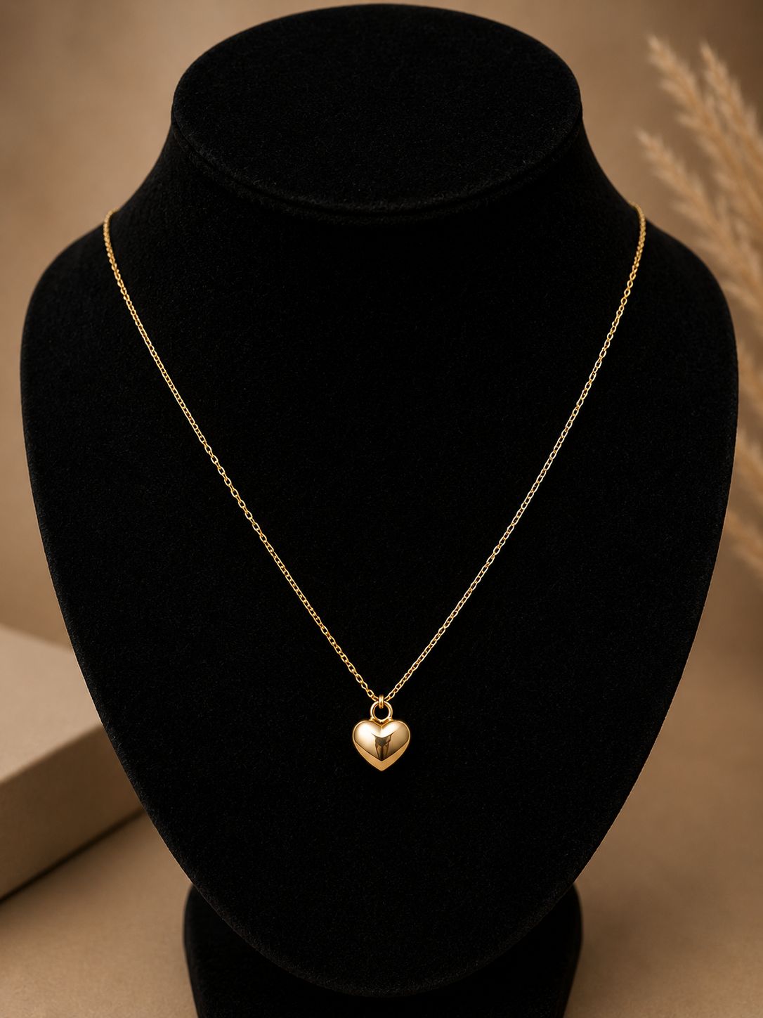 Gold puffed heart pendant necklace